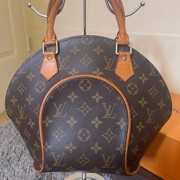 ‼️SOLD‼️Authentic LV Ellipse - Picture 3 of 11